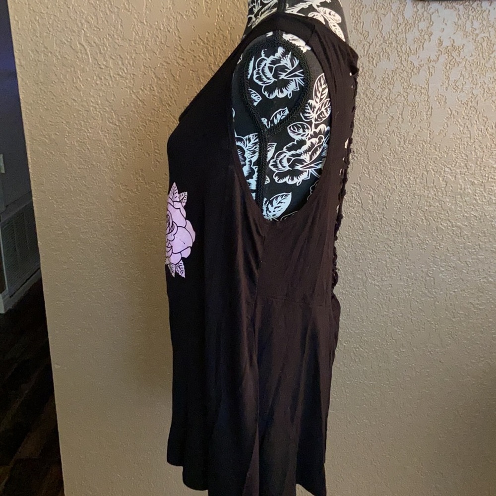 Skull tank with cutout back - Picture 3 of 7